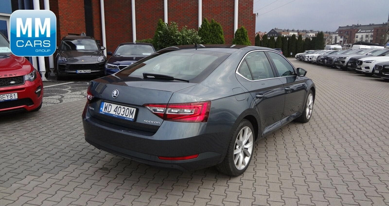 Skoda Superb cena 76850 przebieg: 194300, rok produkcji 2019 z Sandomierz małe 191
